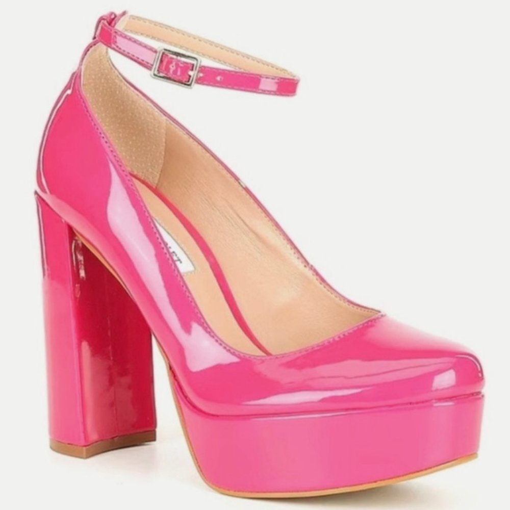 CHELSEA & VIOLET Pink Patente Platform. Ankle Strap. Size 8